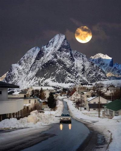 Full Moon in Reine, Lofoten - Norway ❄️🌓